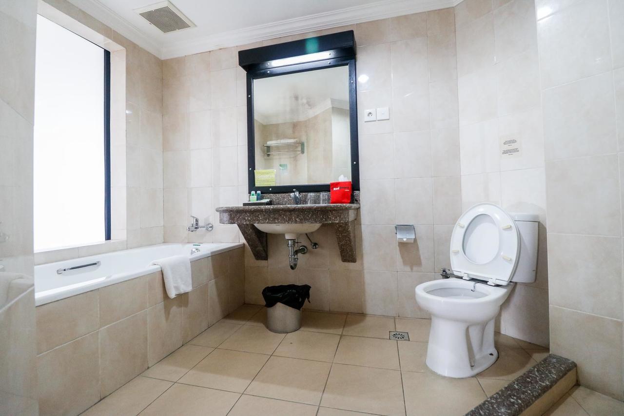 Reddoorz Premium @ Bukit Damai Indah Hotell Balikpapan  Exteriör bild